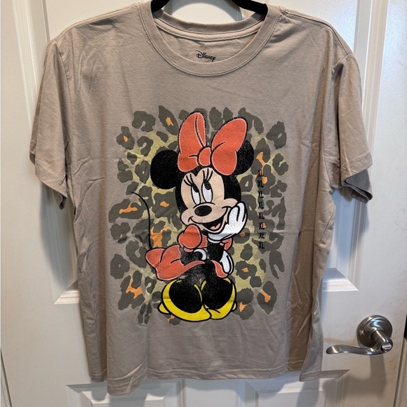 Disney Tops - Disney Minnie Mouse shirt size XL